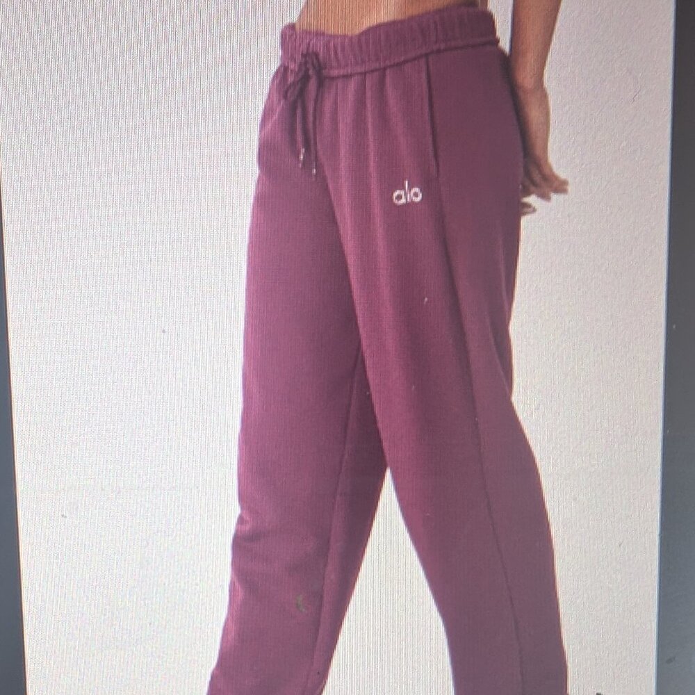 Alo Yoga Acrolade Sweat Pant Wild Berry S Sold Out